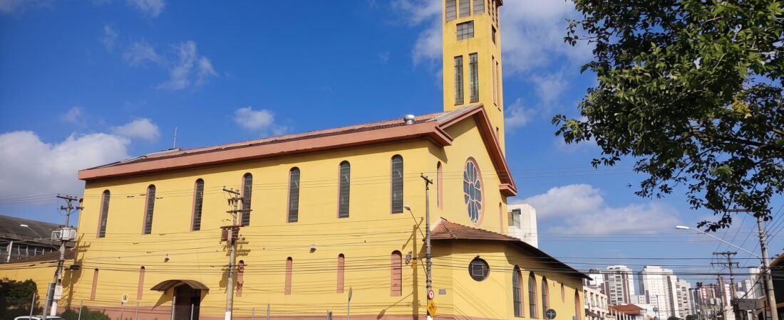 Paróquia Coração Eucarístico de Jesus e Santa Marina, na Vila Carrão: História, horários de missas e arte de Cláudio Pastro